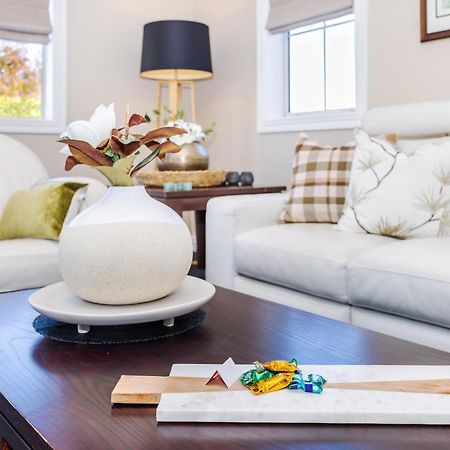 Sweet Magnolia 1 Or 2 Bedroom Suite St Kilda Cambridge With Complimentary Continental Breakfast ภายนอก รูปภาพ