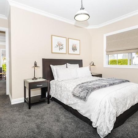 Sweet Magnolia 1 Or 2 Bedroom Suite St Kilda Cambridge With Complimentary Continental Breakfast ภายนอก รูปภาพ