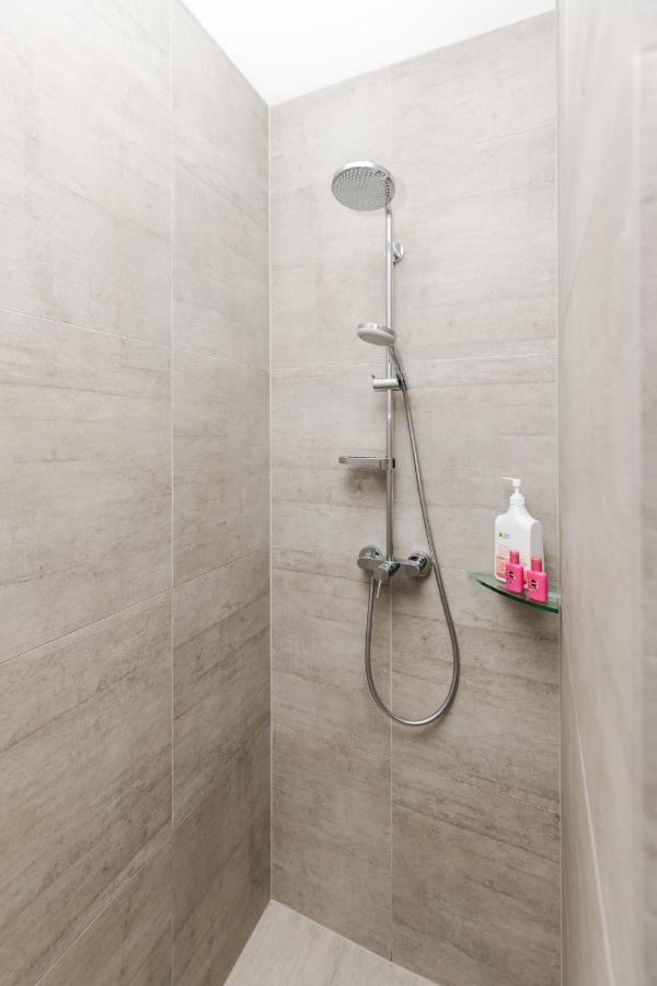 Sweet Magnolia 1 Or 2 Bedroom Suite St Kilda Cambridge With Complimentary Continental Breakfast ภายนอก รูปภาพ