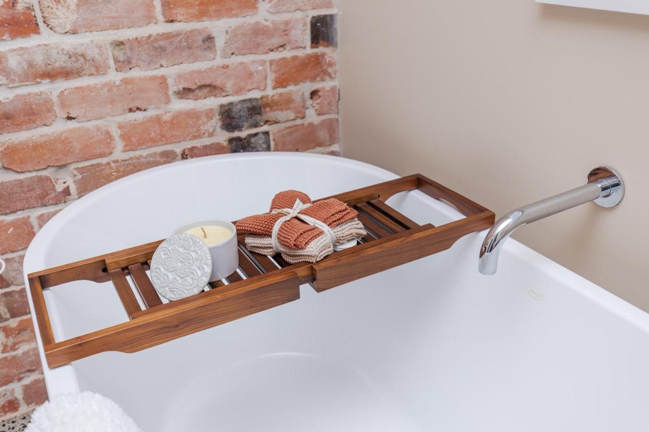 Sweet Magnolia 1 Or 2 Bedroom Suite St Kilda Cambridge With Complimentary Continental Breakfast ภายนอก รูปภาพ
