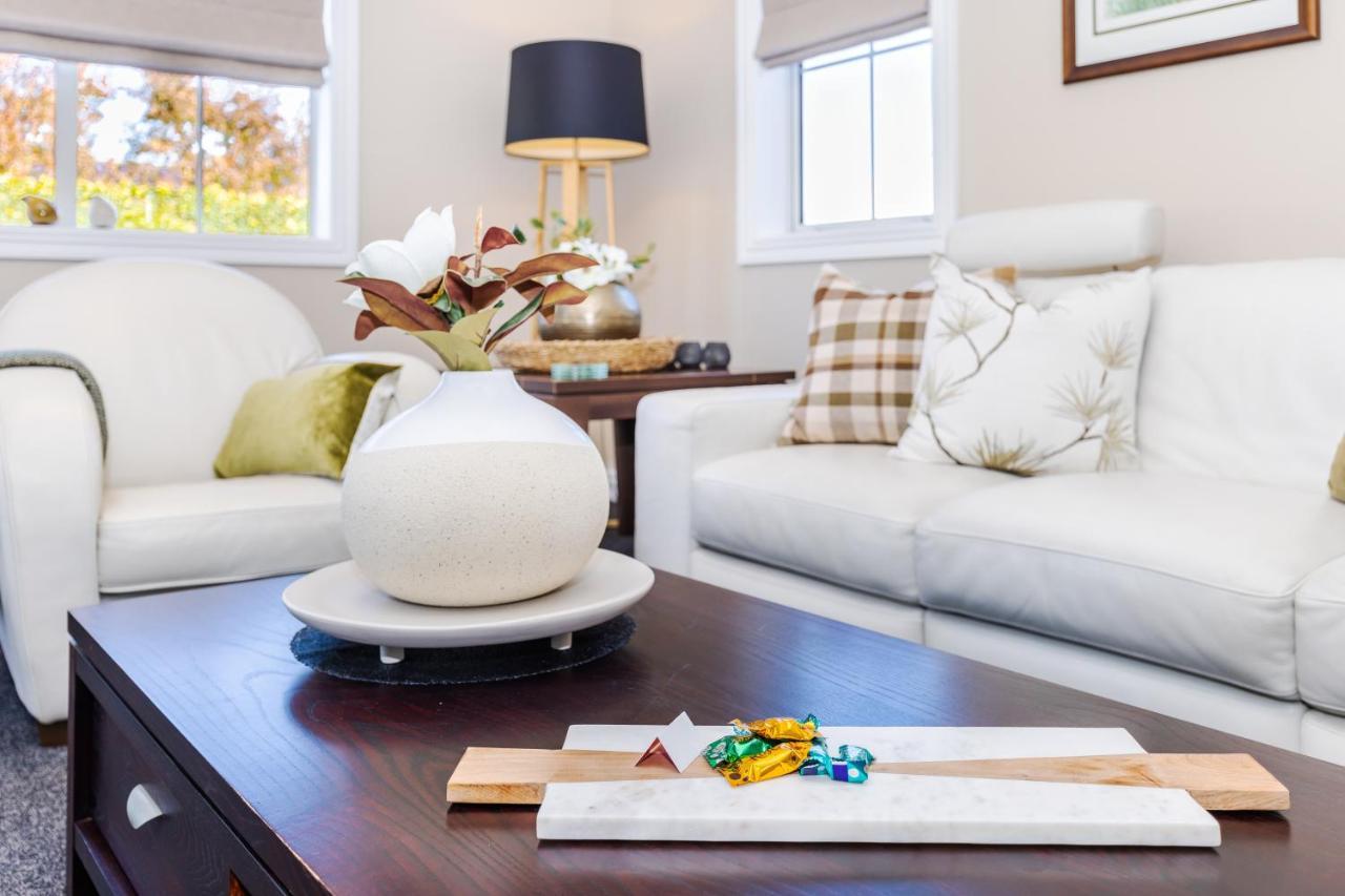 Sweet Magnolia 1 Or 2 Bedroom Suite St Kilda Cambridge With Complimentary Continental Breakfast ภายนอก รูปภาพ