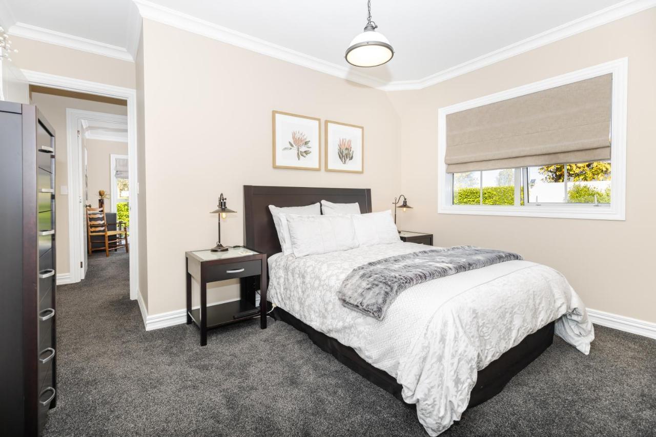Sweet Magnolia 1 Or 2 Bedroom Suite St Kilda Cambridge With Complimentary Continental Breakfast ภายนอก รูปภาพ