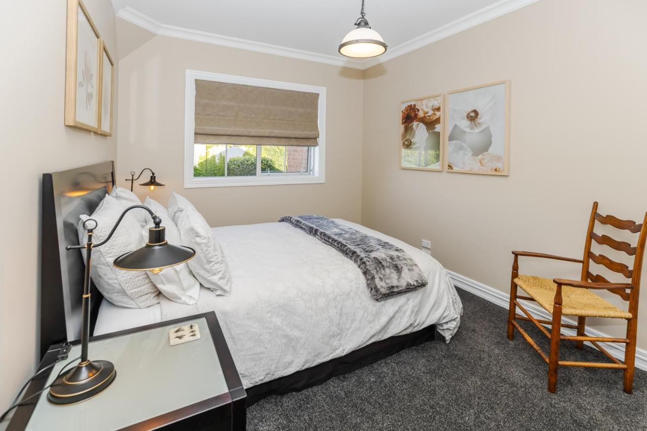Sweet Magnolia 1 Or 2 Bedroom Suite St Kilda Cambridge With Complimentary Continental Breakfast ภายนอก รูปภาพ